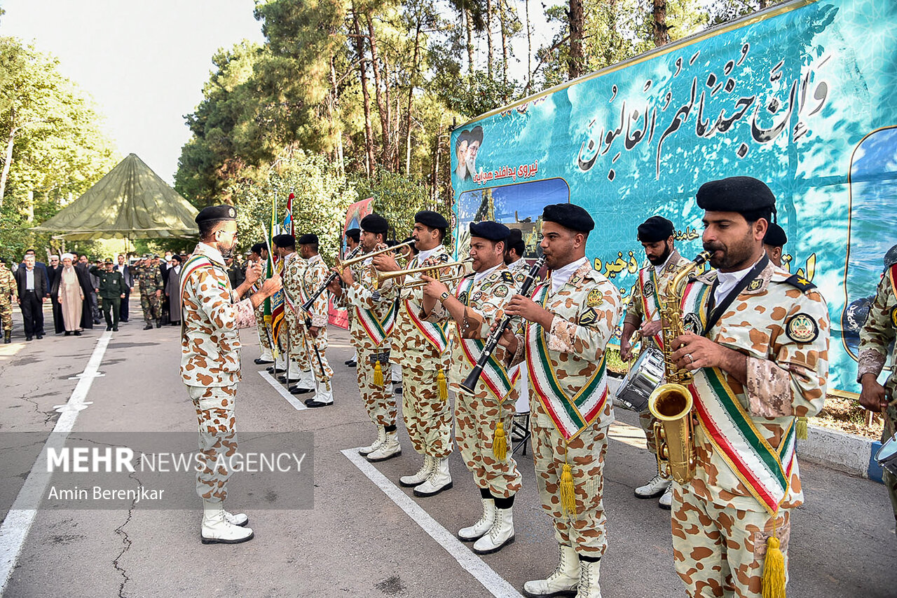  واگذاری تجهیزات و تسلیحات به تیپ ۵۵ هوابرد ارتش