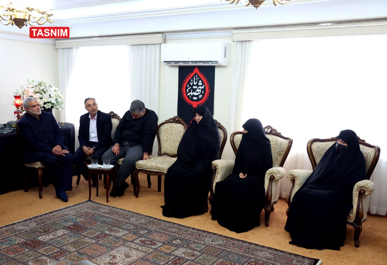 دیدار جمعی از مدیران رسانه‌های کشور با خانواده شهید سلامی