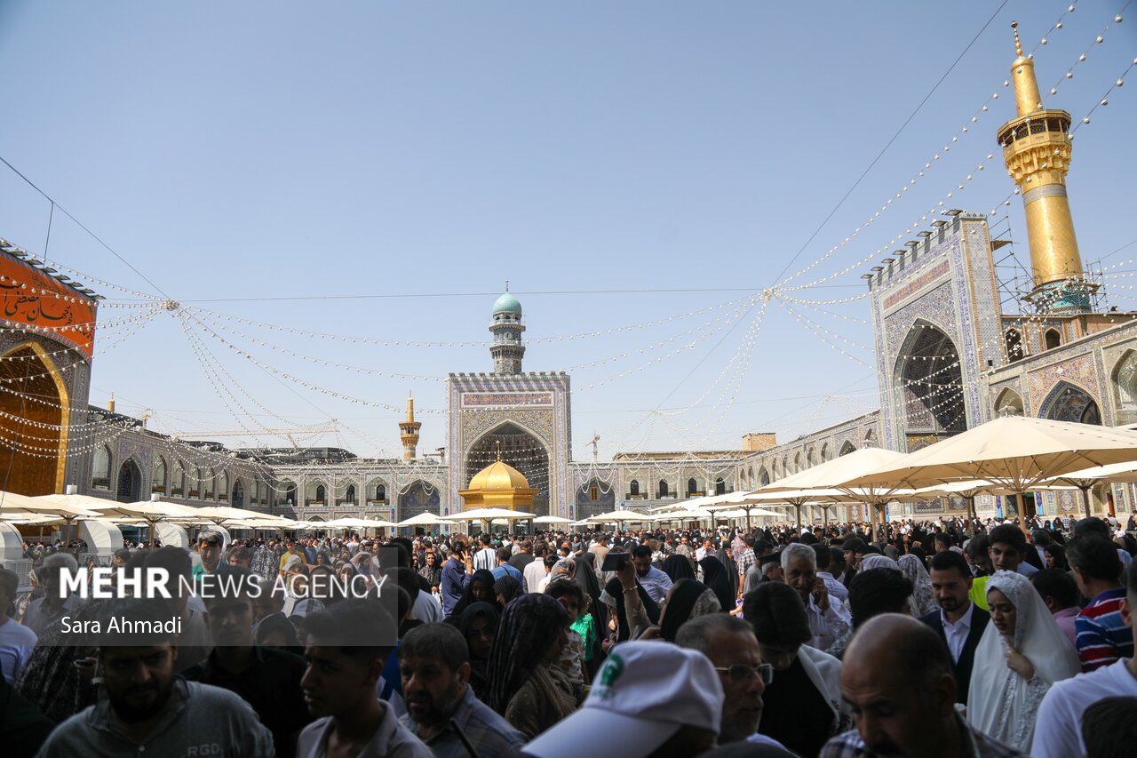 روز میلاد پیامبر(ص) و امام جعفر صادق(ع) در حرم مطهر رضوی
