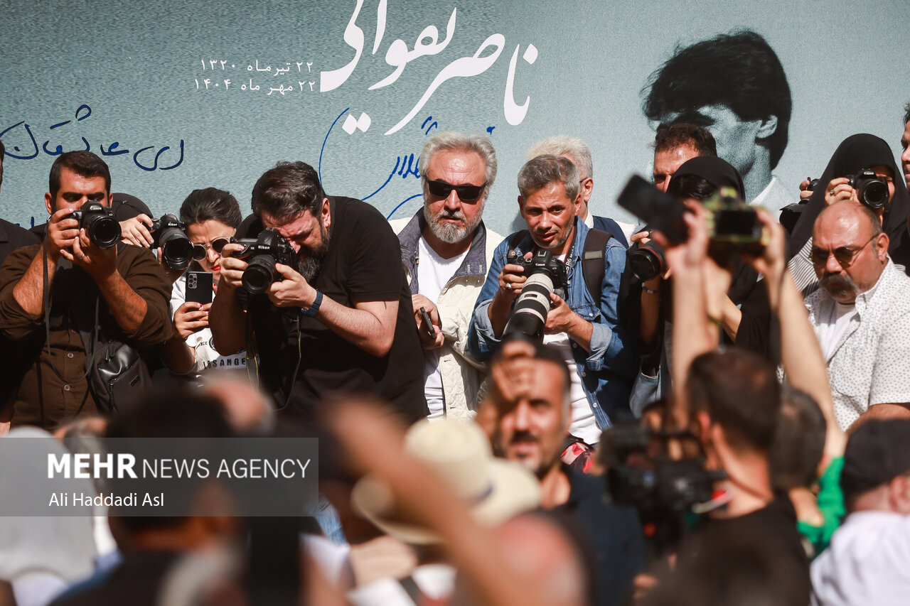 تصاویر مراسم تشییع پیکر ناصر تقوایی