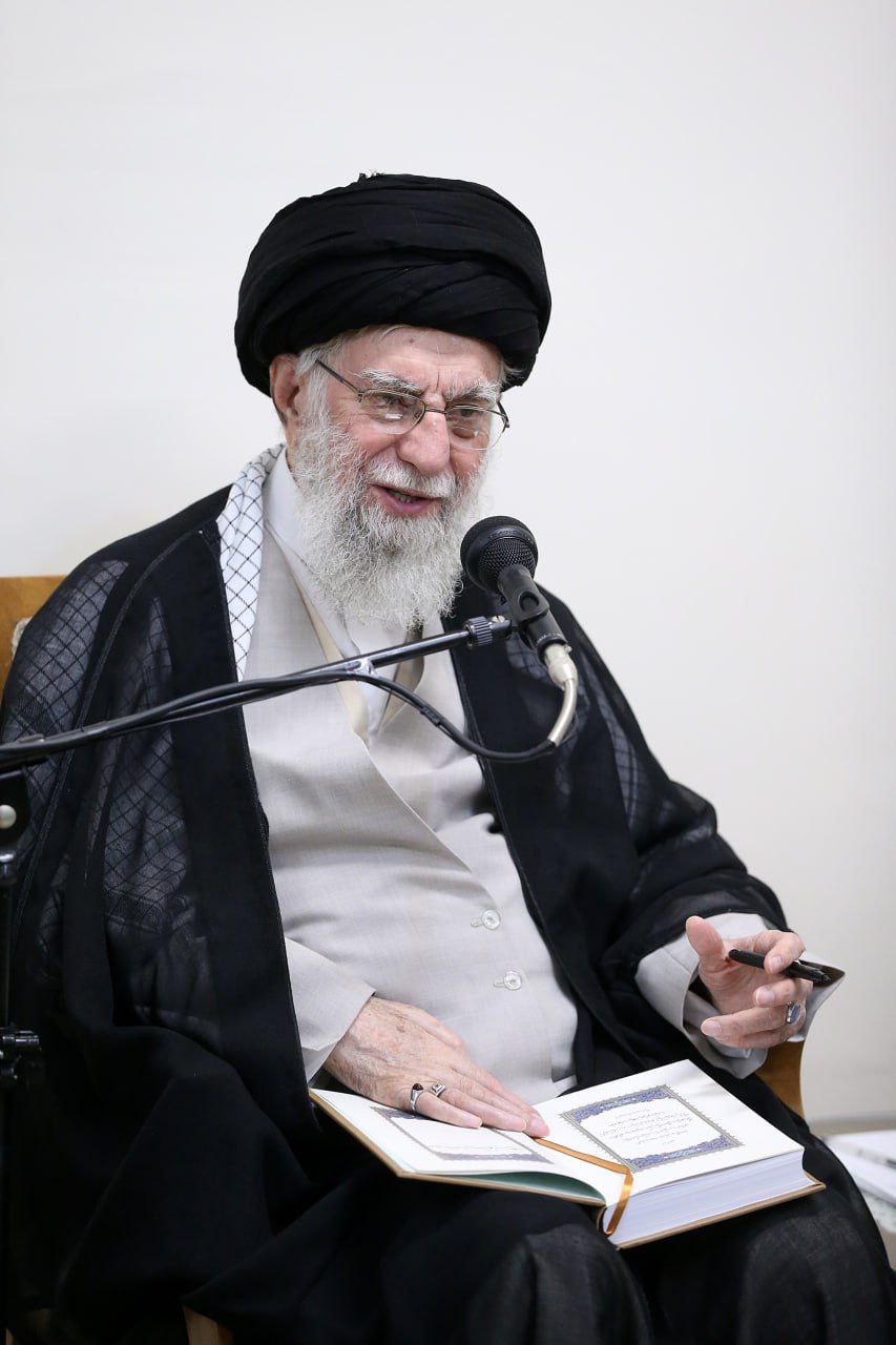 دیدار خانواده شهدای اخیر ارتش با رهبر انقلاب 