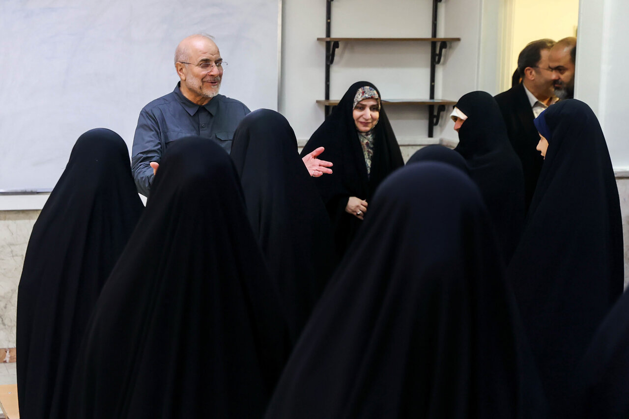 حضور قالیباف در مدرسه دخترانه فاطمیون تهران