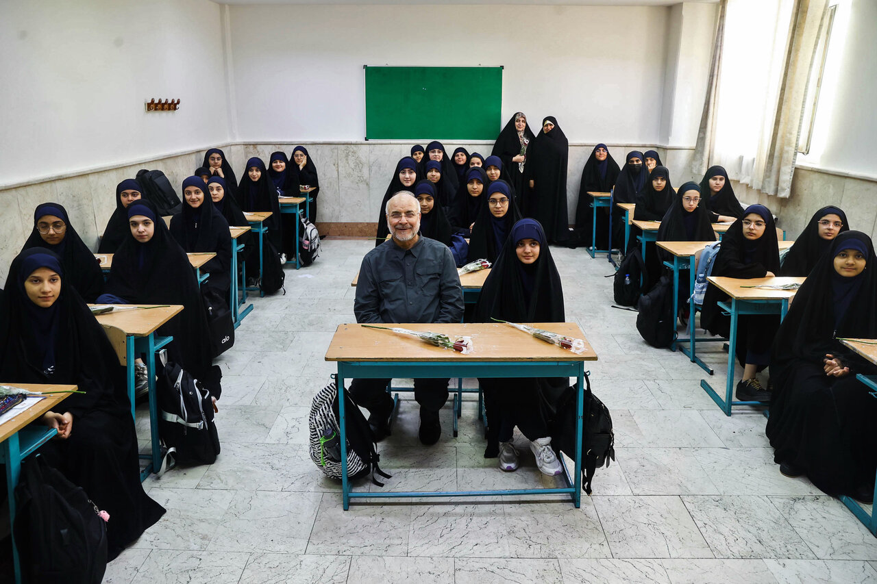 حضور قالیباف در مدرسه دخترانه فاطمیون تهران