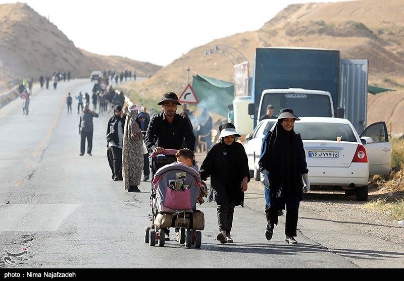 زائران پیاده امام رضا (ع)