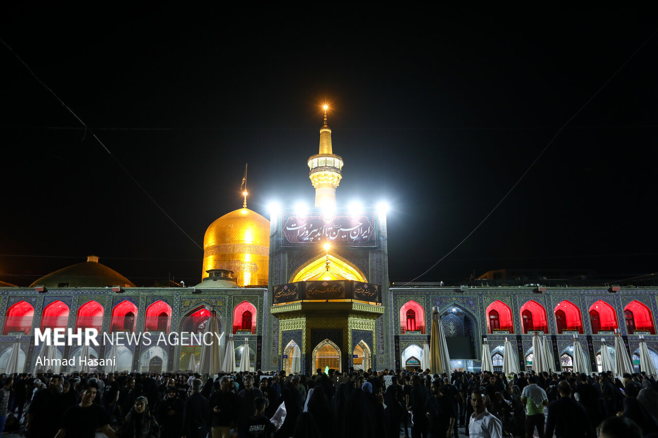 شب تاسوعای حسینی در حرم مطهر امام رضا (ع)