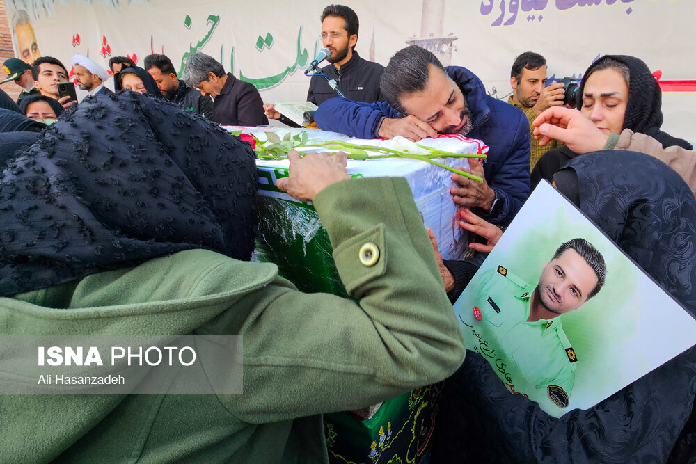 استقبال از پیکر شهید مدافع امنیت ستوان سوم هادی زارع باغبیدی در یزد