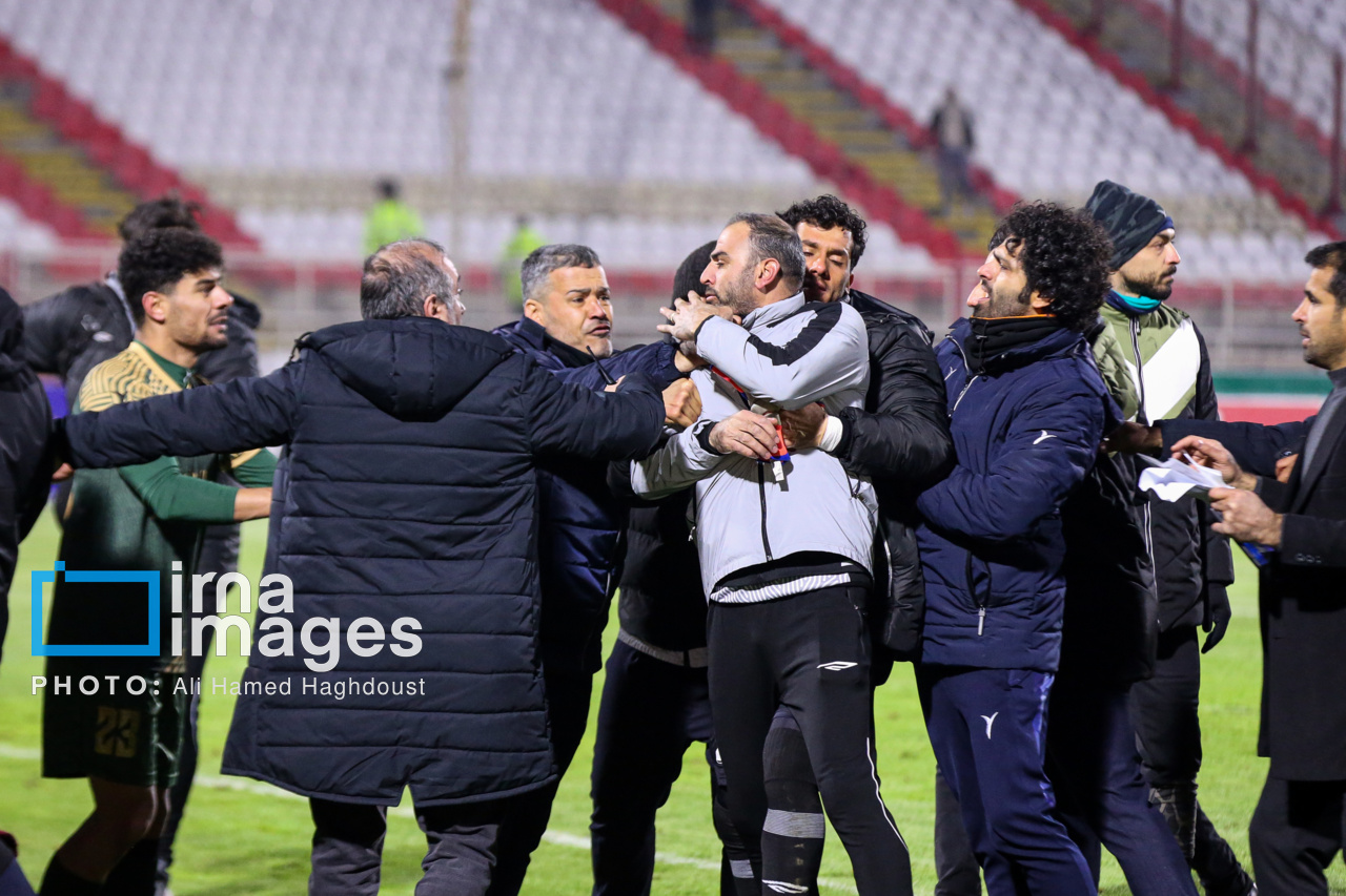 تصاویر عجیب از بازی تراکتور