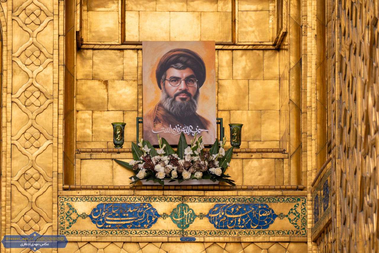 تصاویر رهبران مقاومت در ایوان طلای صحن آزادی حرم مطهر رضوی