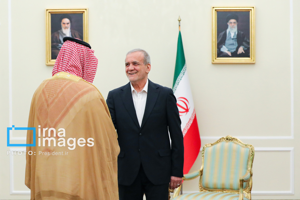 دیدار وزیر دفاع عربستان با رئیس جمهور