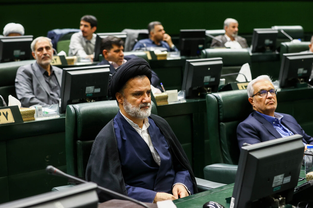 بررسی اجرای برنامه هفتم در مجلس با حضور رئیس جمهور