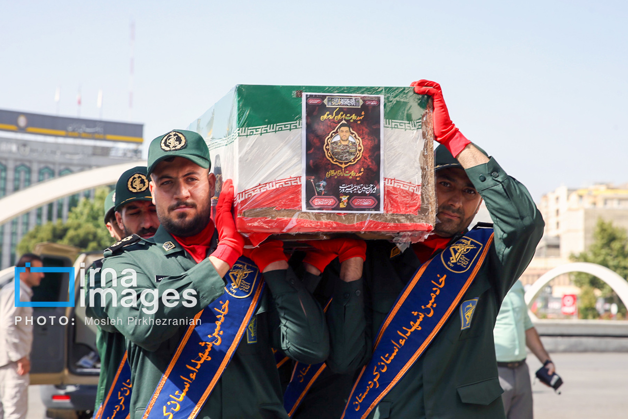 تشییع پیکر شهید مدافع وطن در سنندج