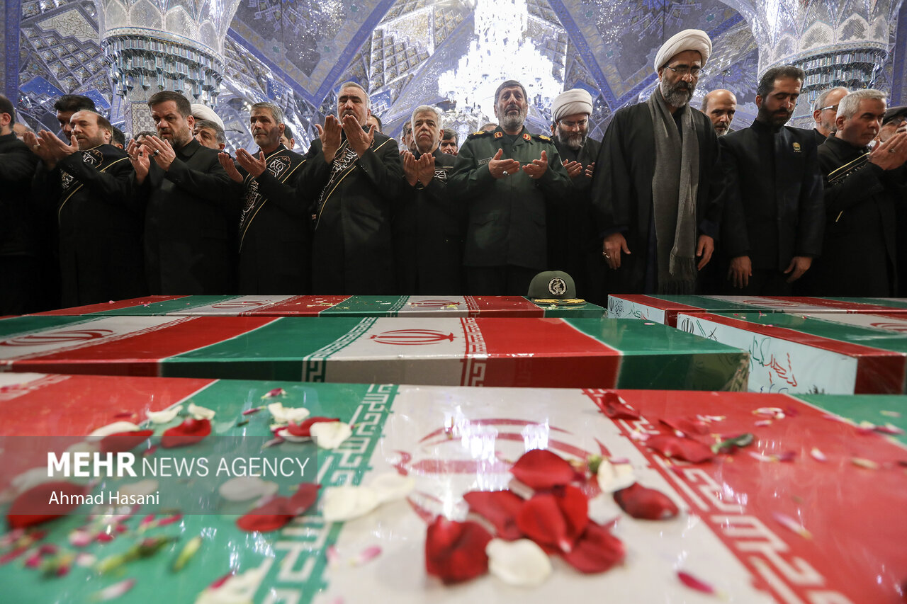 مراسم وداع با پیکرهای مطهر ۱۲ شهید گمنام
