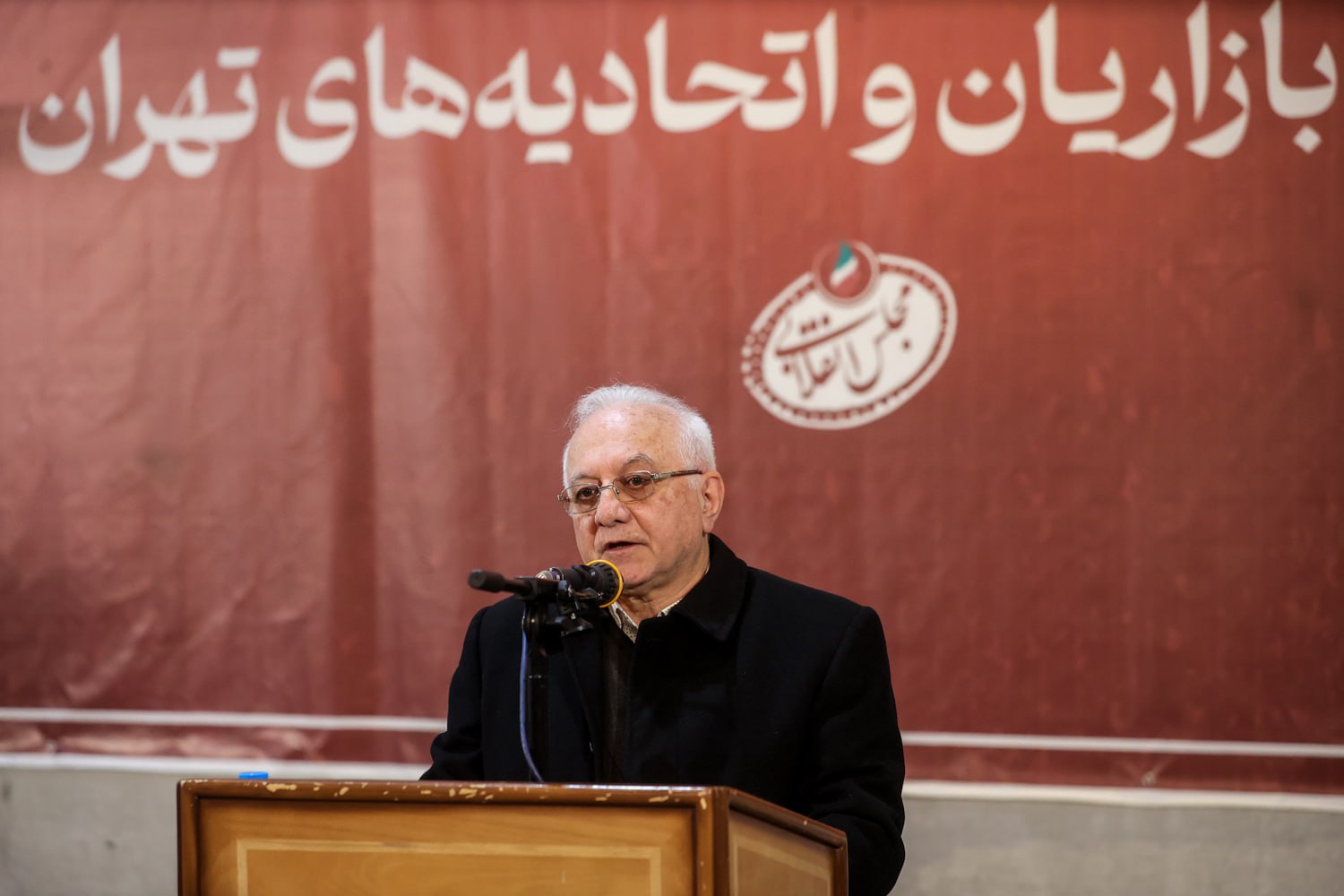 نشست صمیمی جمعی از اصناف، بازاریان و اتحادیه‌های تهران با محمدباقر قالیباف، رئیس مجلس