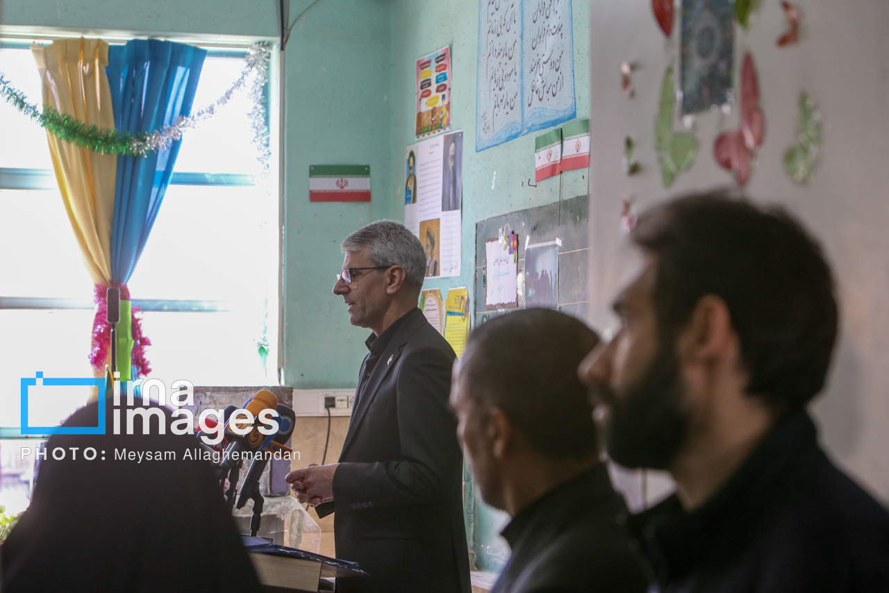 بقائی در مدرسه آسیب دیده شهید محلاتی