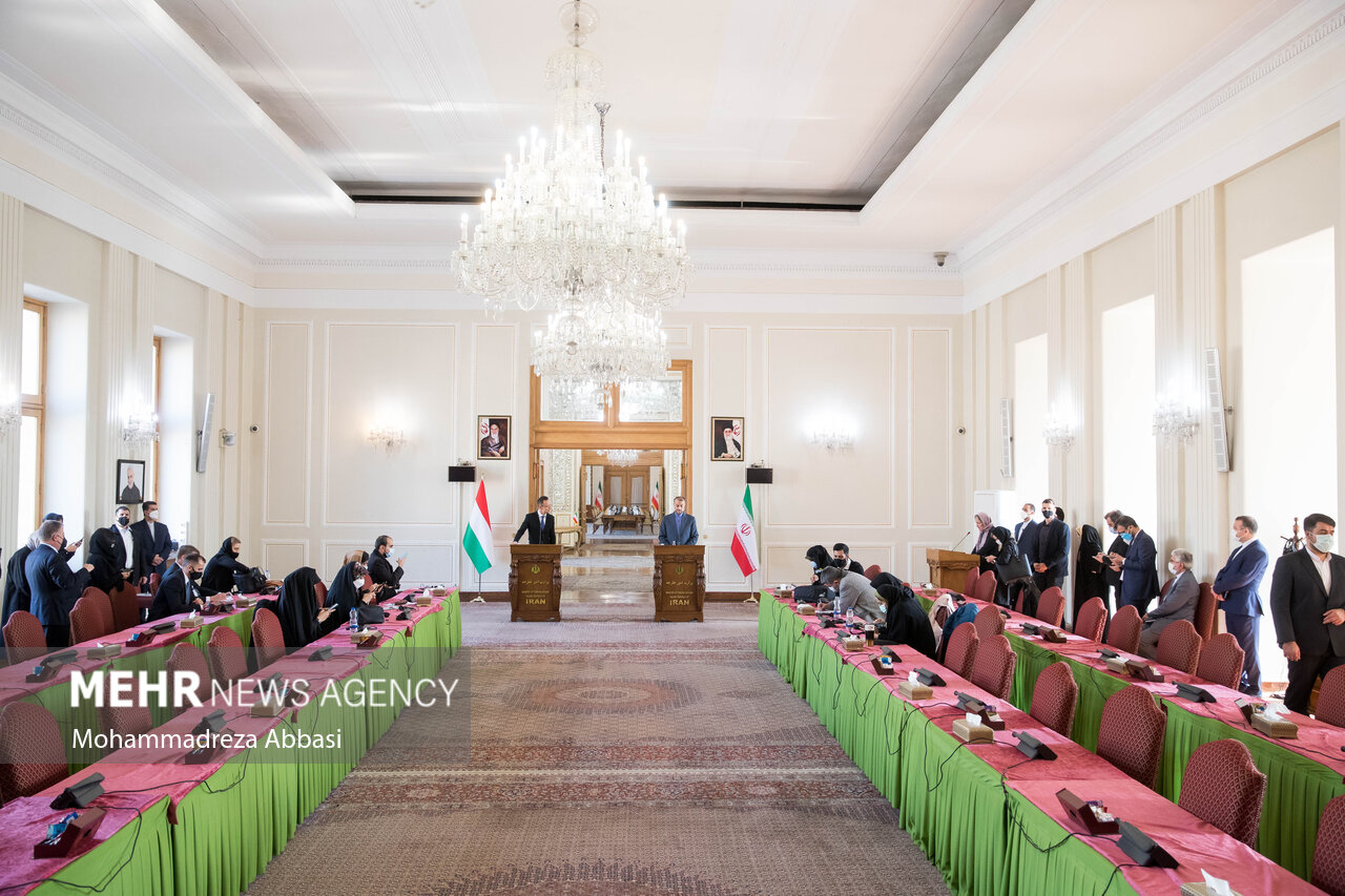 دیدار وزرای خارجه مجارستان و ایران