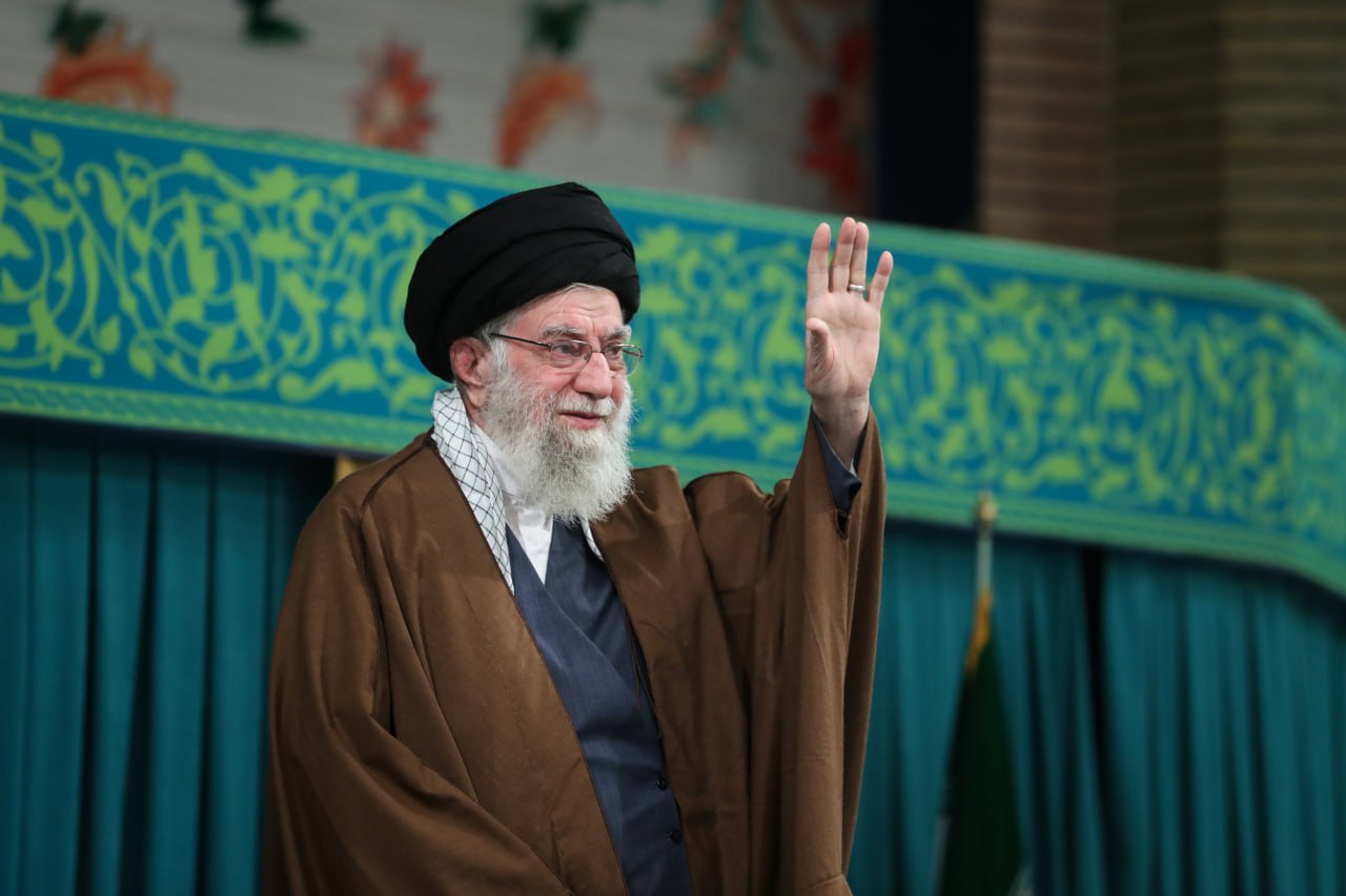 تصاویر دیدار هزاران نفر از زنان و دختران با رهبر انقلاب