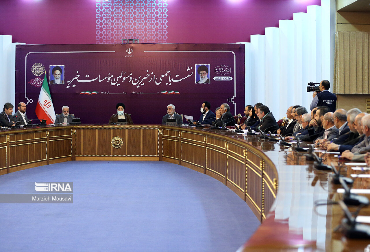 دیدار جمعی از خیرین با رئیس جمهور