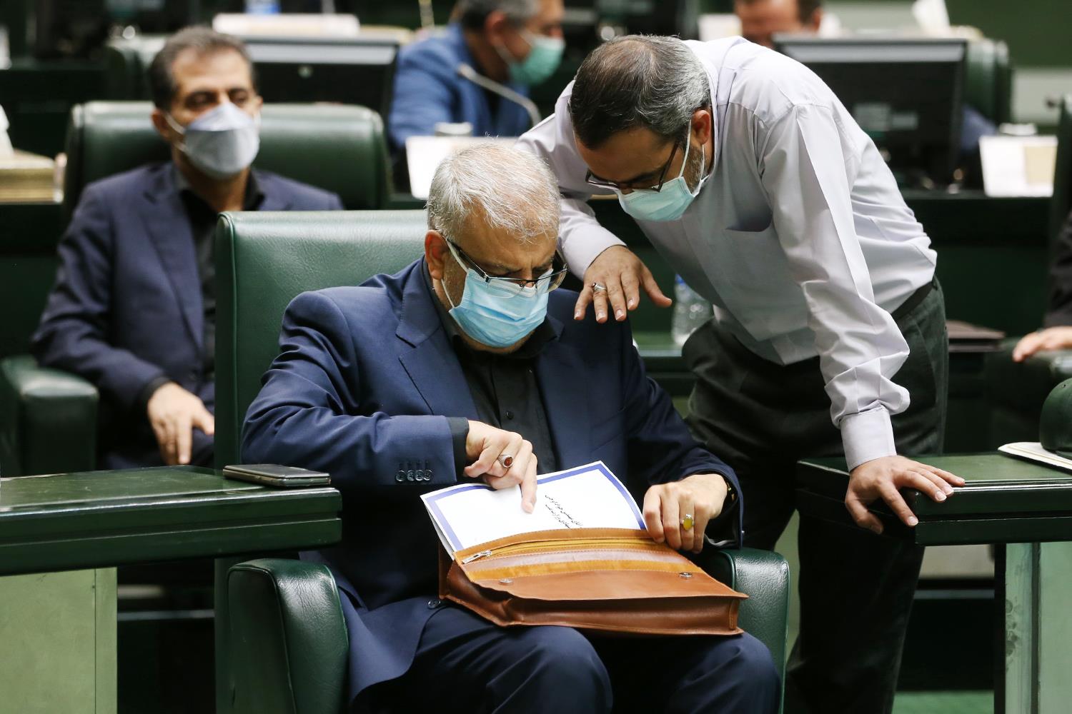 حاشیه های روز اول حضور رئیس جمهور و وزرای پیشنهادی در مجلس