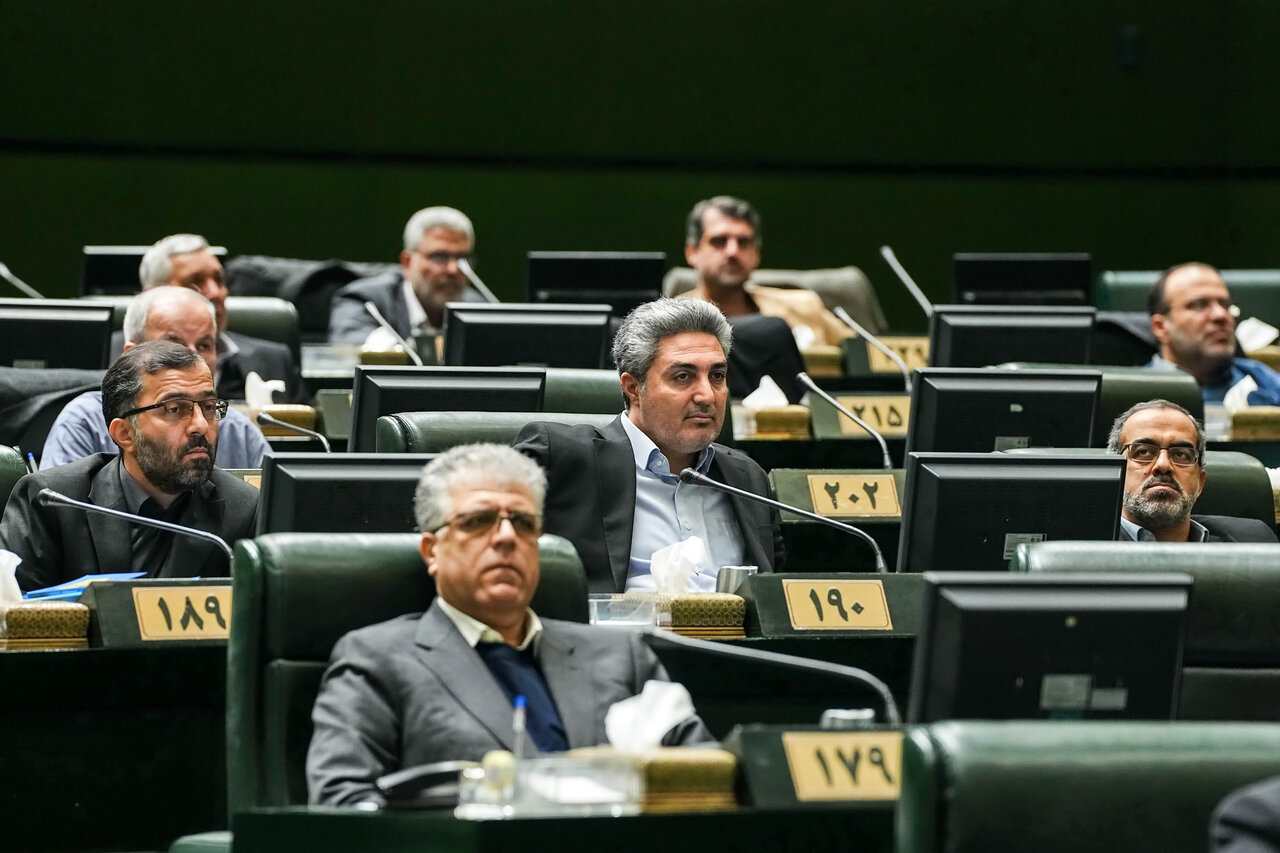 حضور امیر موسوی و عراقچی در جلسه غیرعلنی مجلس