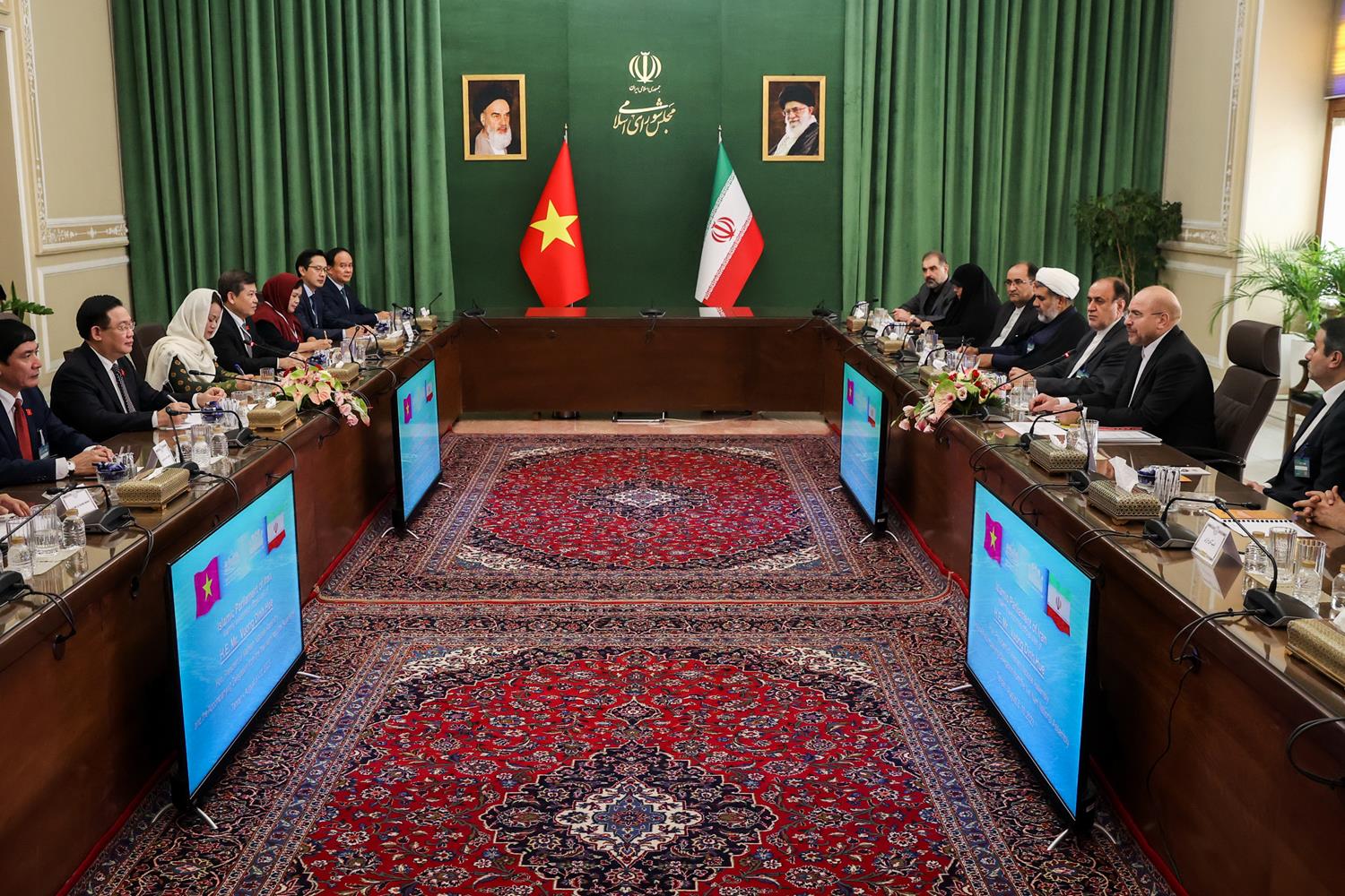 مراسم استقبال رسمی، دیدار رؤسای مجالس و نشست دوجانبه هیأت‌های ایران و ویتنام