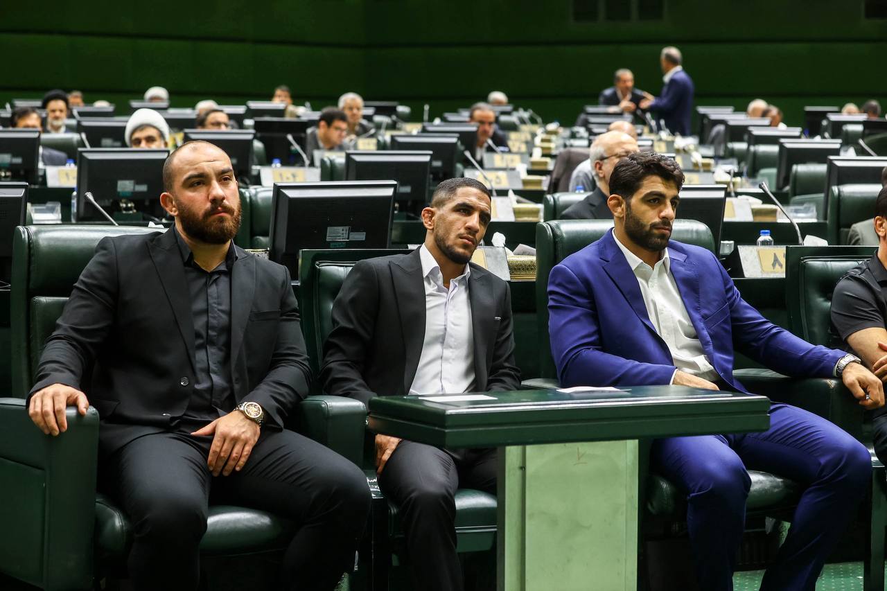تقدیر از مدال‌آوران، کادر فنی و مسئولان تیم‌های ملی کشتی آزاد و فرنگی