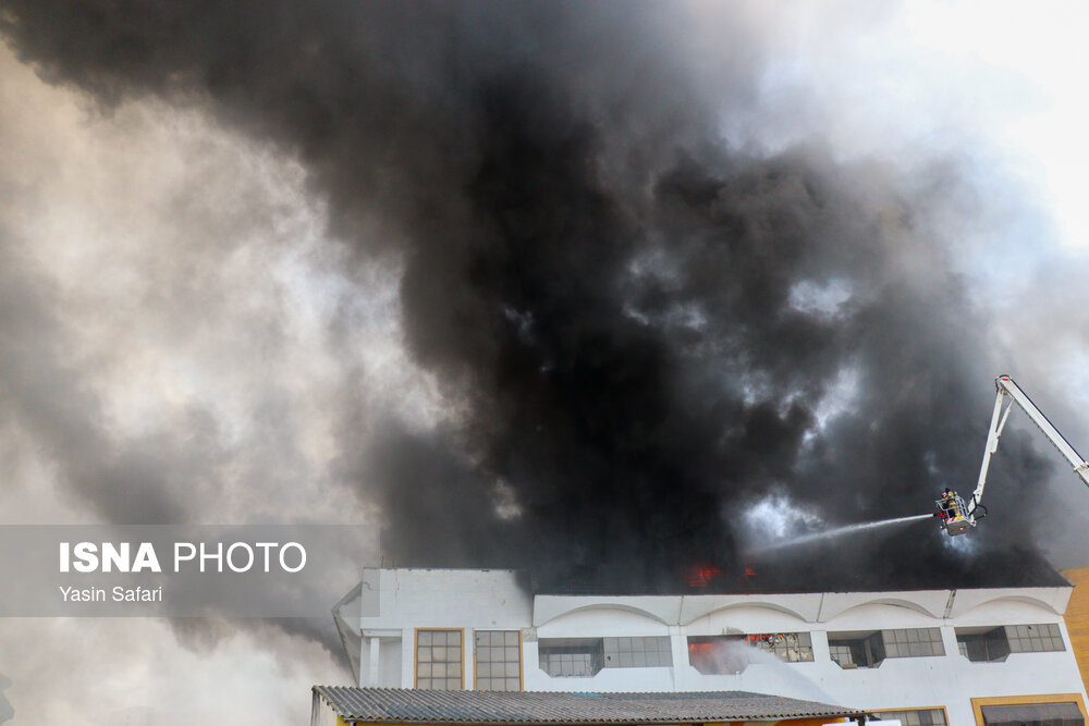 آتش سوزی مهیب در مرکز خرید ونوس - بندرانزلی