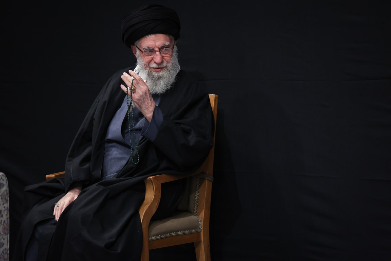 تصاویری از مراسم عزاداری با حضور رهبری