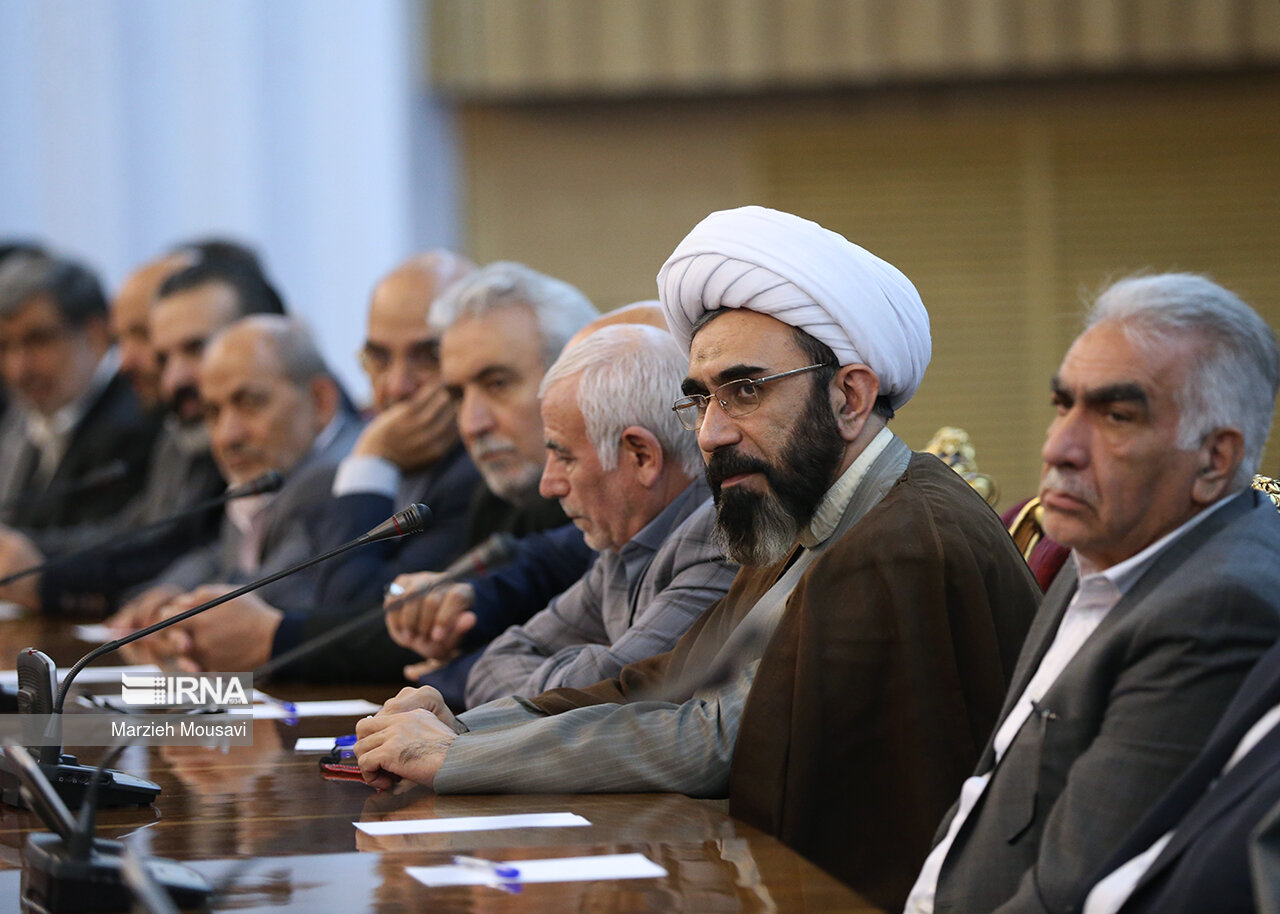 دیدار جمعی از خیرین با رئیس جمهور