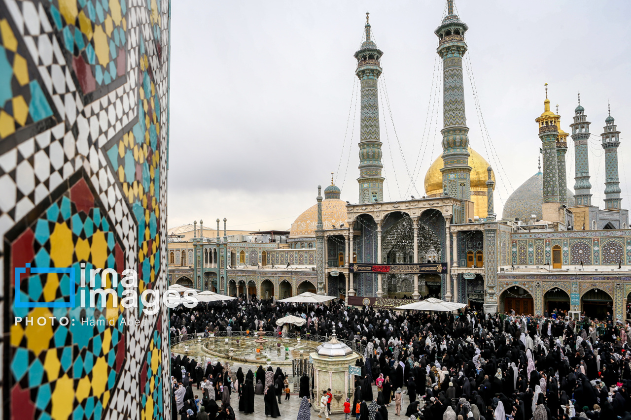 تحویل سال ۱۴۰۴ در حرم حضرت معصومه (س)