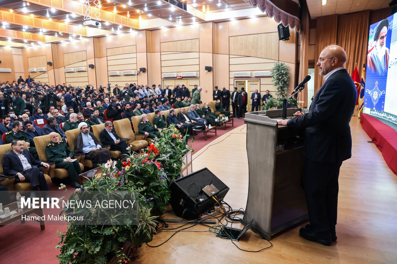 بازدید رئیس مجلس از دستاوردهای دانشگاه جامع امام حسین (ع)