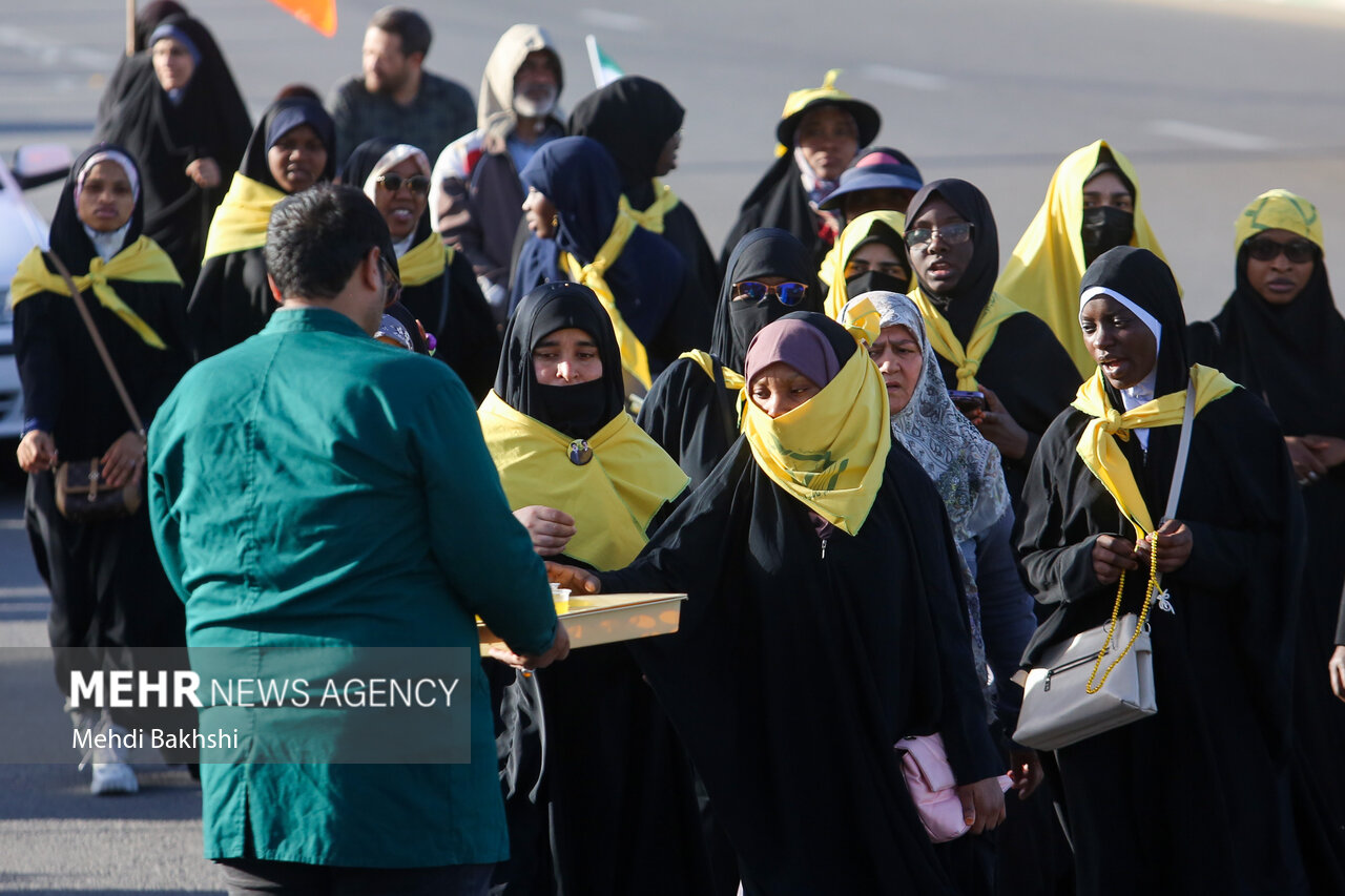 راهپیمایی «انا علی العهد» در طریق المهدی قم