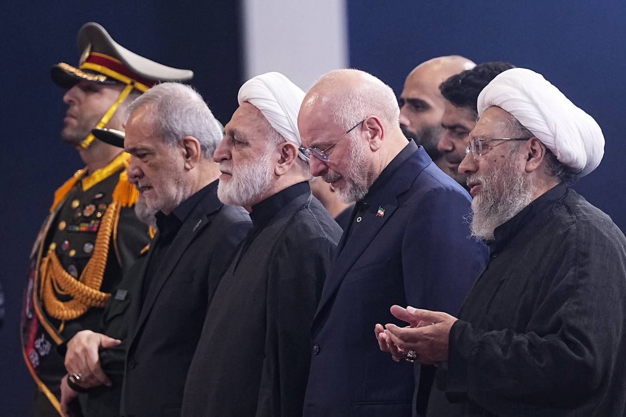 ادای احترام سران قوا