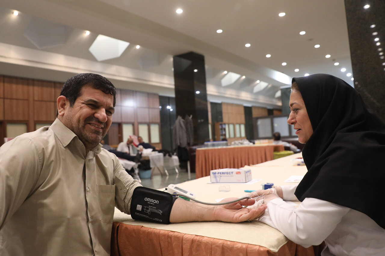 اهدای خون نمایندگان مجلس به مناسبت روز مجلس