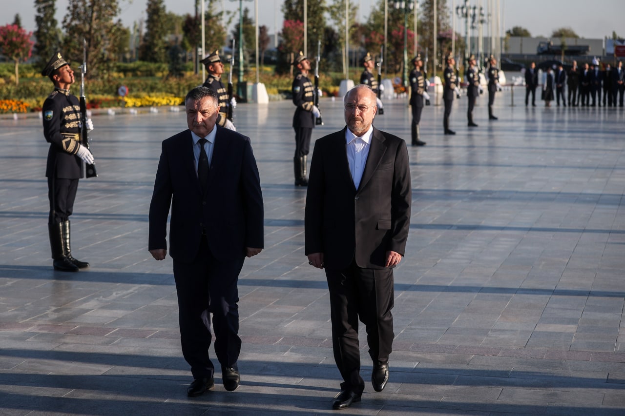  بازدید قالیباف از نماد استقلال ازبکستان در تاشکند