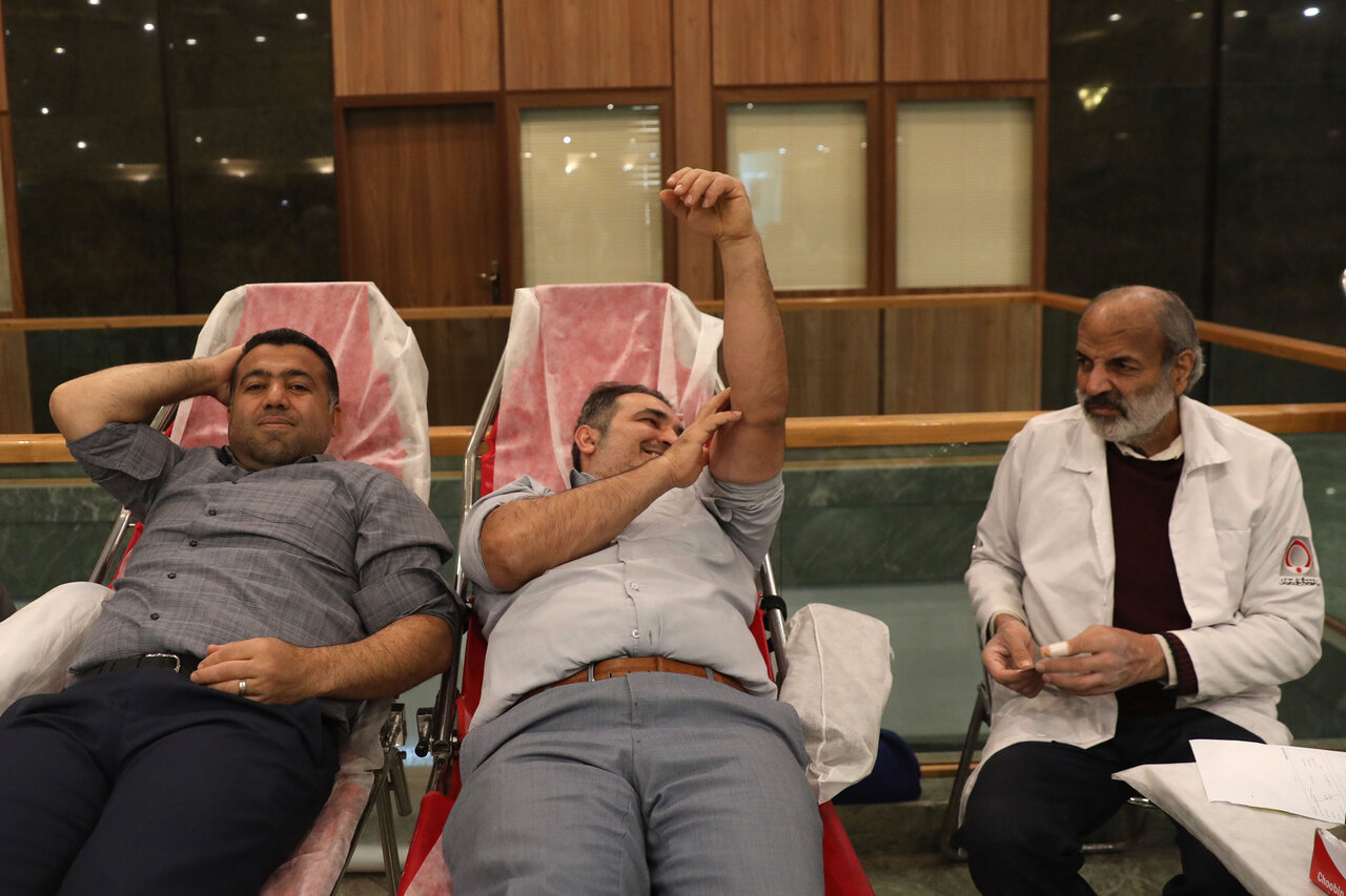 اهدای خون نمایندگان مجلس به مناسبت روز مجلس
