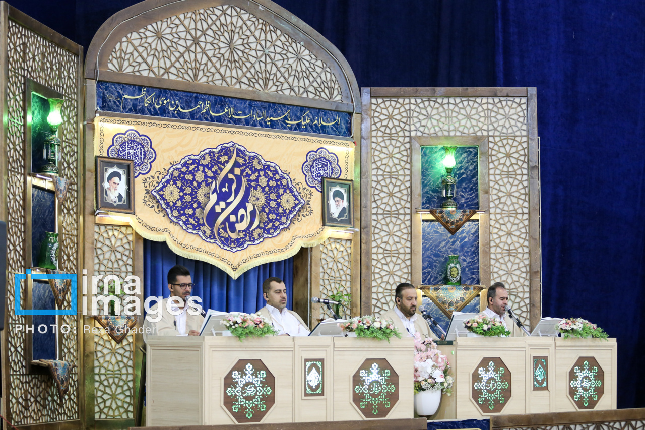 جزء خوانی قرآن کریم در حرم مطهر شاهچراغ (ع)