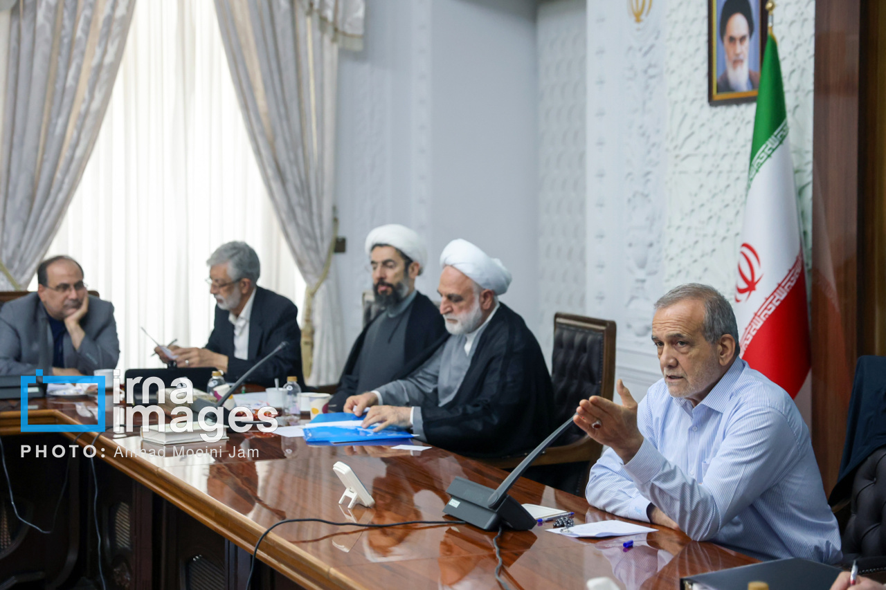 جلسه شورای عالی انقلاب فرهنگی