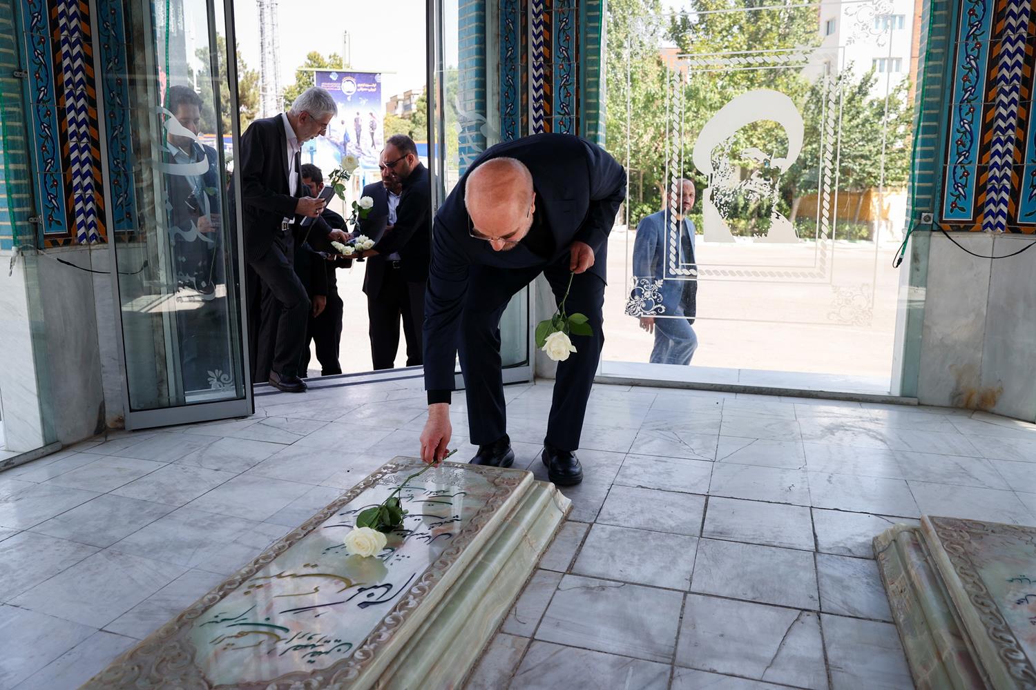 نشست قالیباف با جمعی از اعضای دفتر تحکیم وحدت