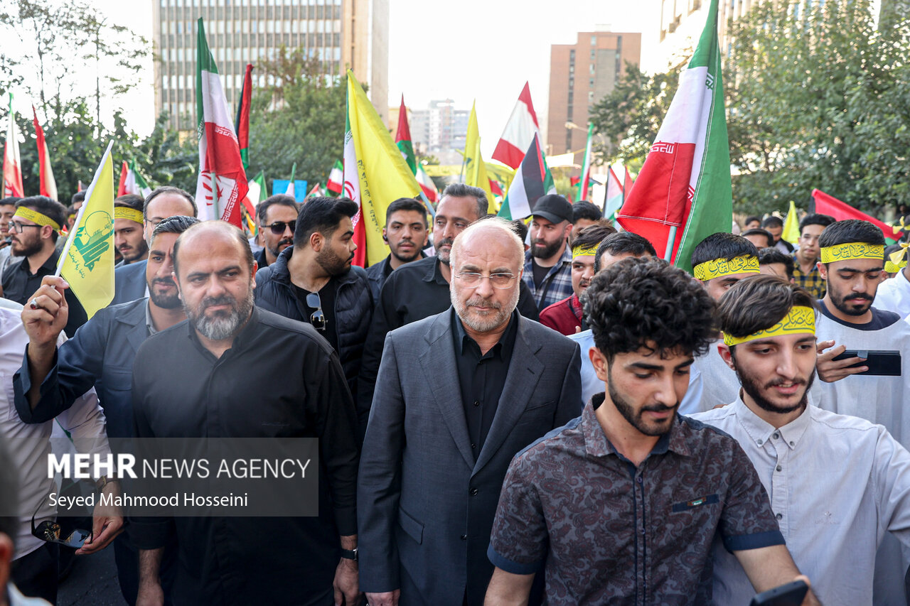 حضور رئیس مجلس در راهپیمایی دانشجویی حمایت از رزمندگان مقاومت