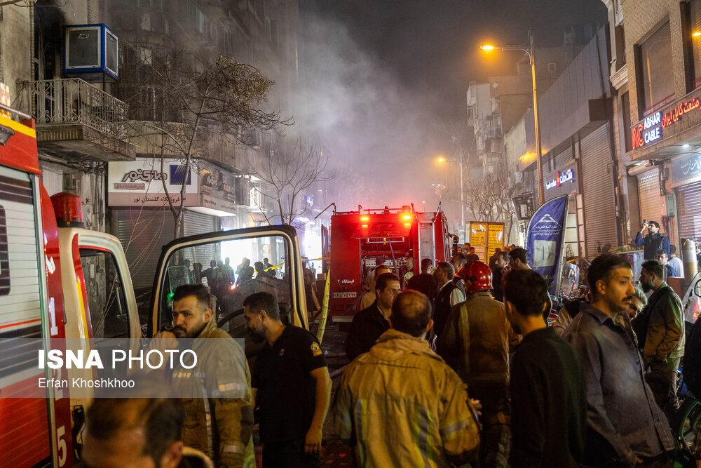 آتش‌سوزی انبار لوازم الکترونیکی در لاله‌زار