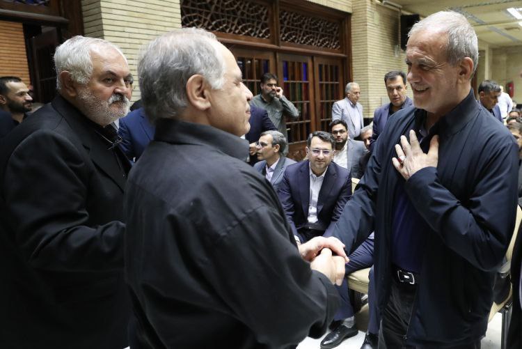 حضور رئیس‌جمهور در مراسم ختم مادر محمد صادق طیار