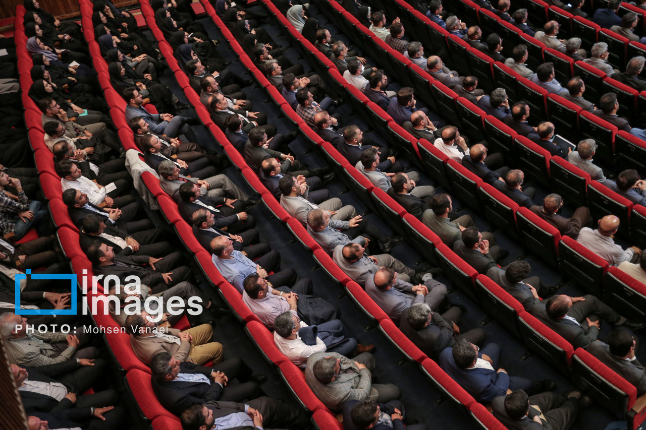 تجلیل از معلمان نمونه کشوری با حضور رئیس جمهور