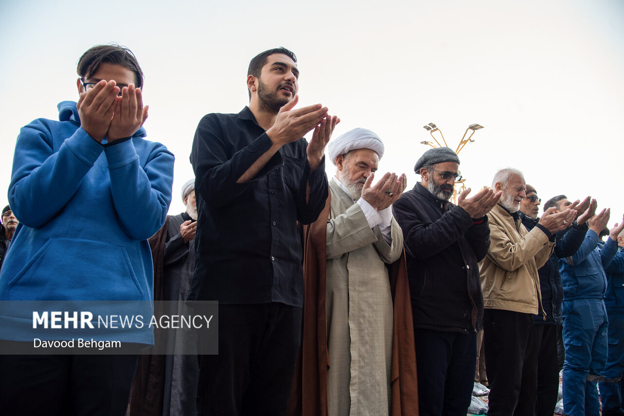  اقامه نماز طلب باران در حرم مطهر امام رضا (ع)