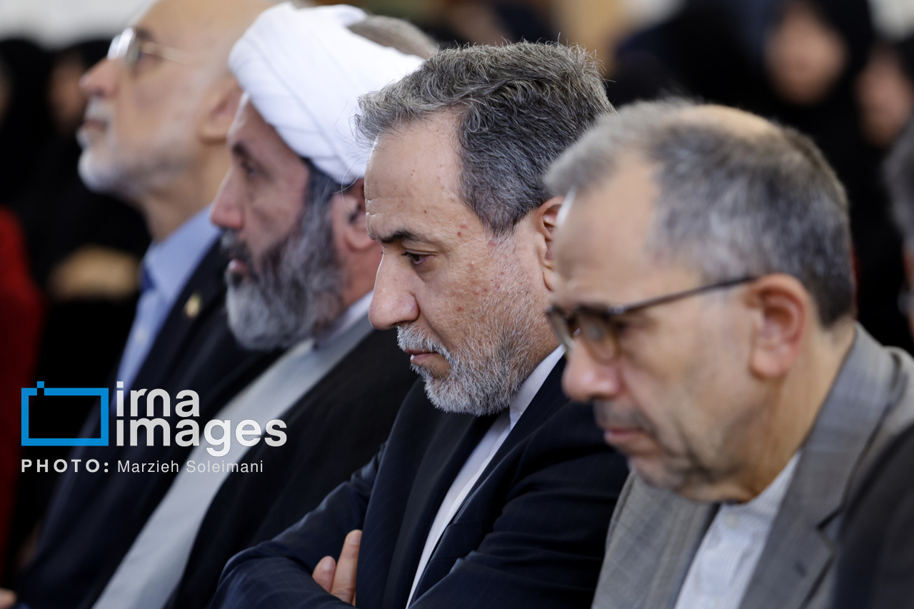 رونمایی از سردیس شهید امیرعبداللهیان در وزارت خارجه
