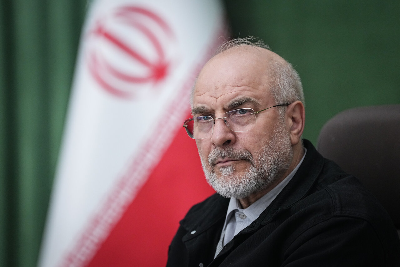 دیدار اعضای شورای هماهنگی یوم الله دهه فجر با قالیباف