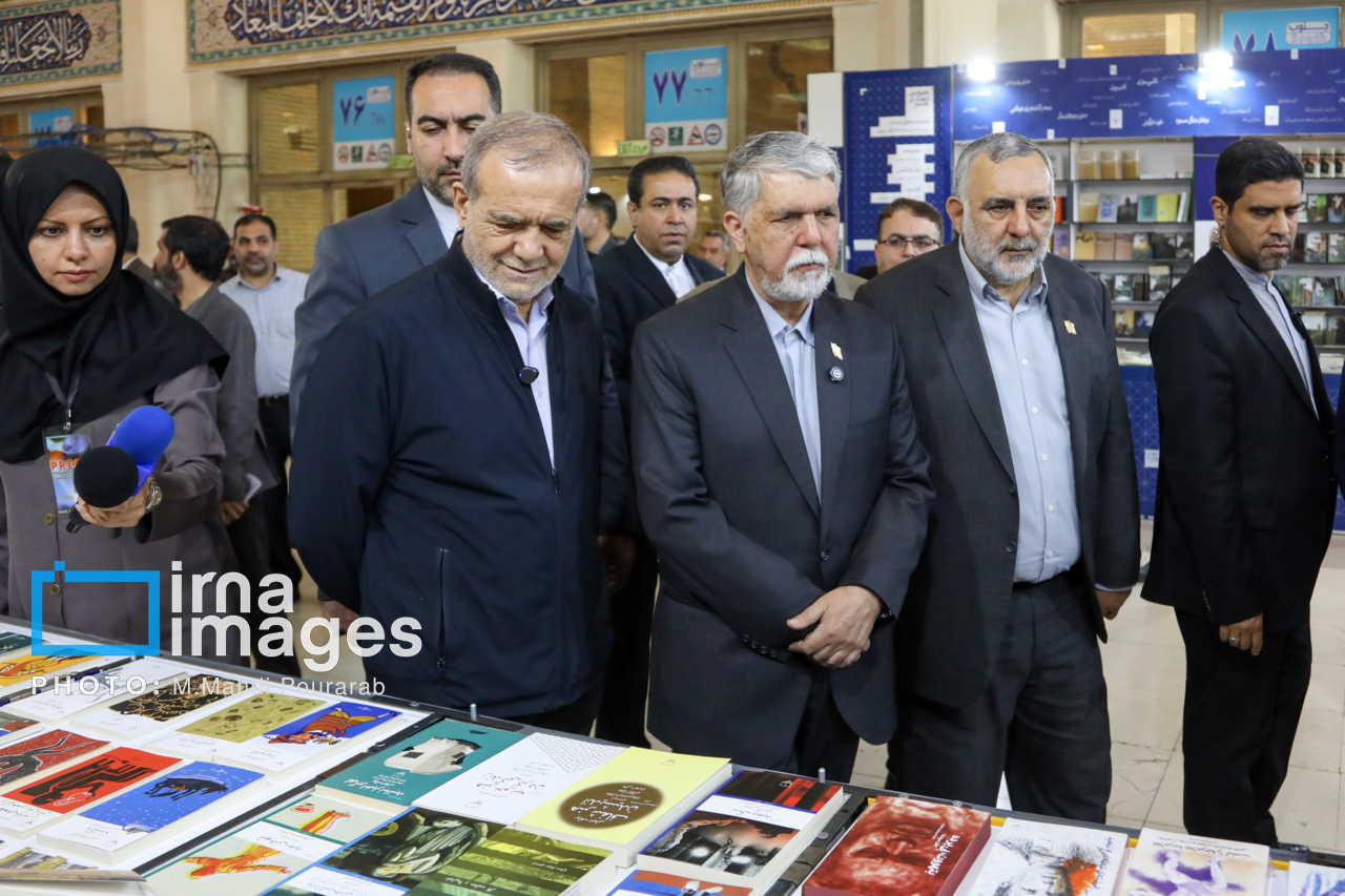 بازدید رئیس جمهور از نمایشگاه کتاب