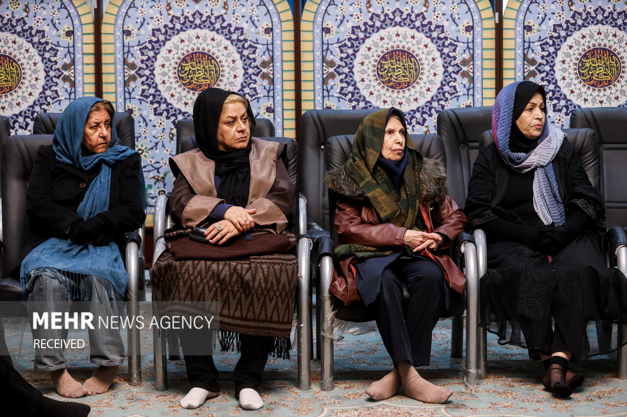 نشست صمیمی جمعی از اصناف و اقشار مردم با رئیس مجلس