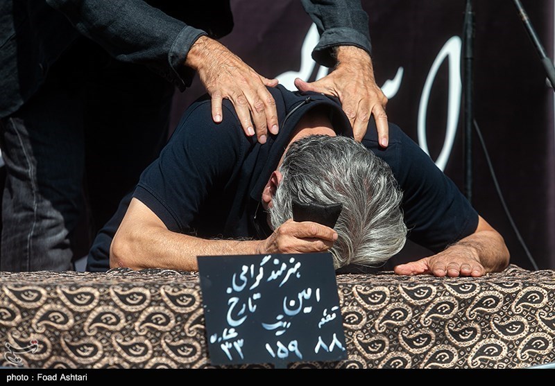 مراسم خاکسپاری مرحوم امین تارخ