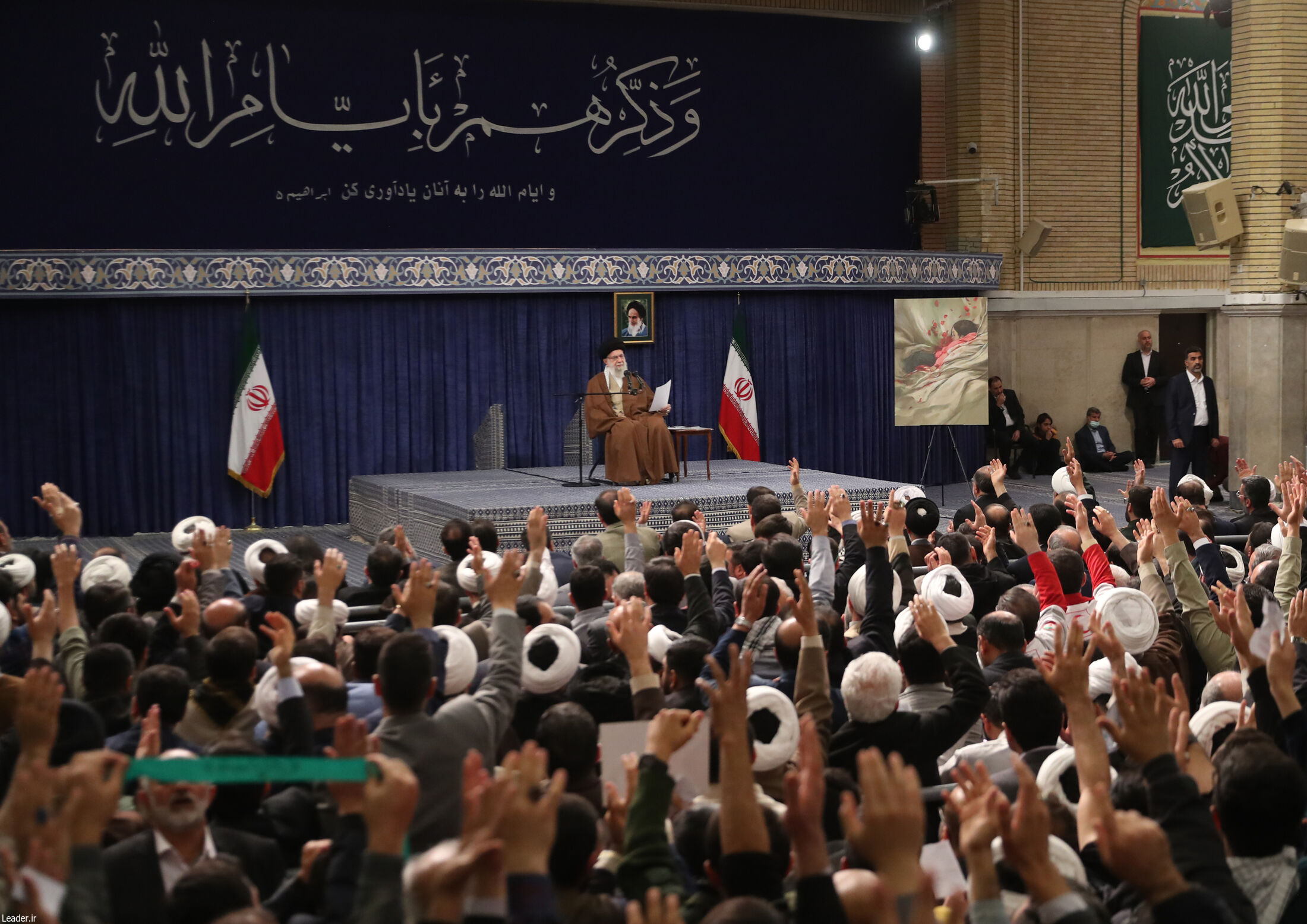 دیدار هزاران نفر از مردم قم با رهبر انقلاب