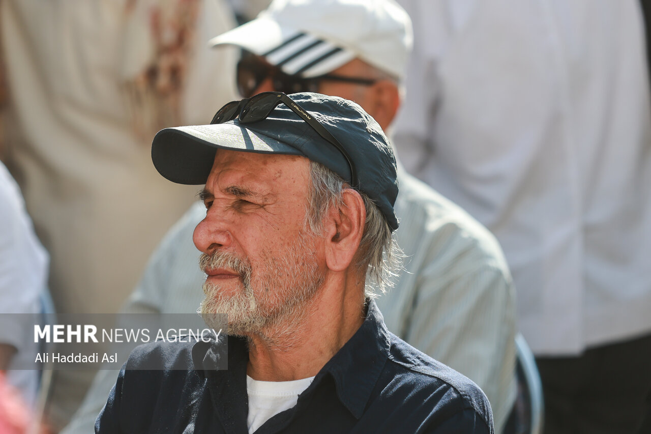 تصاویر مراسم تشییع پیکر ناصر تقوایی